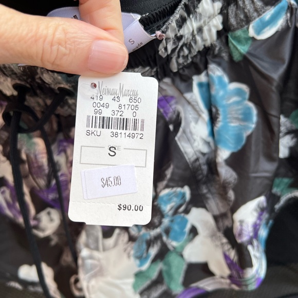 Stella McCartney Adidas Black blossom Women's 2 n 1 running shorts - Picture 12 of 15